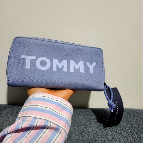 New Tommy Hilfiger Long Wallet - Picture 1 of 4